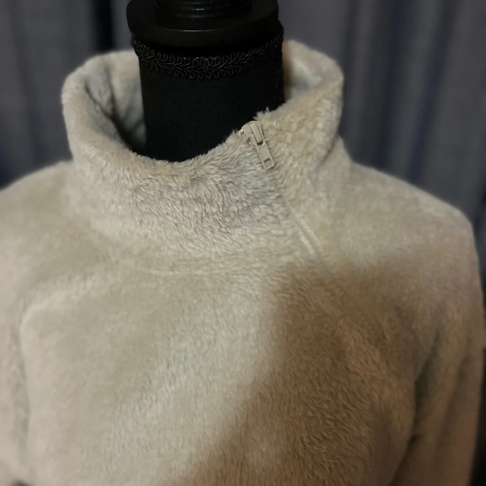 Brand The Royal Standard, size women’s Med, light beige pullover - Picture 5 of 8